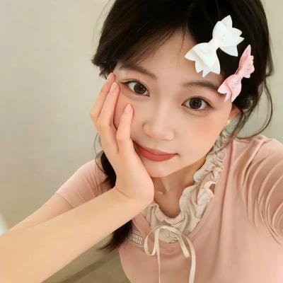 穿条纹衣的男孩